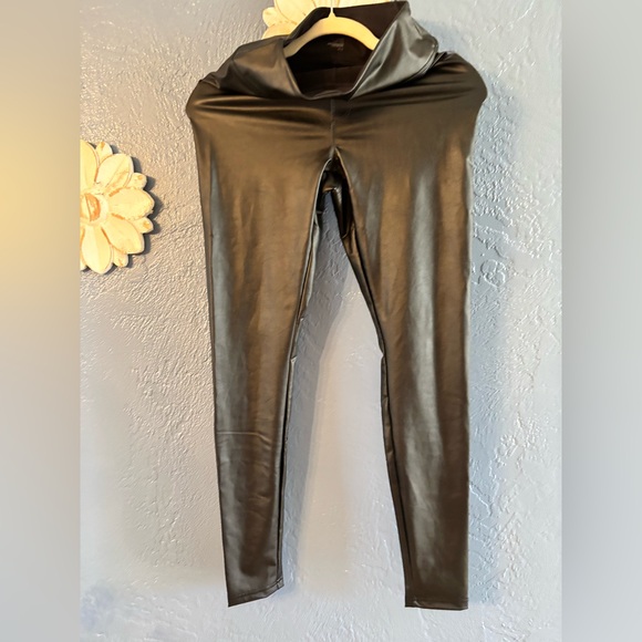 offline by aerie real luxe faux leather leggings NWT - Picture 6 of 9